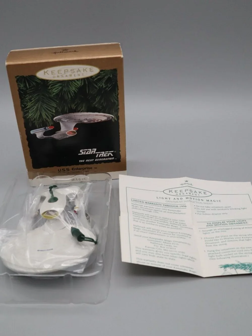 1993 Hallmark Magic Keepsake Ornament Star Trek TNG U.S.S. Enterprise Christmas